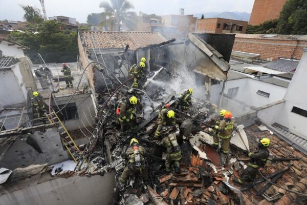 Accidente aéreo en Colombia deja al menos ocho muertos
