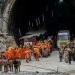 Rescatan a 41 trabajadores atrapados en un túnel en el norte de la India