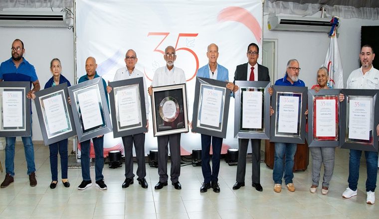 Reconocimientos entregados por Fundación Solidaridad.