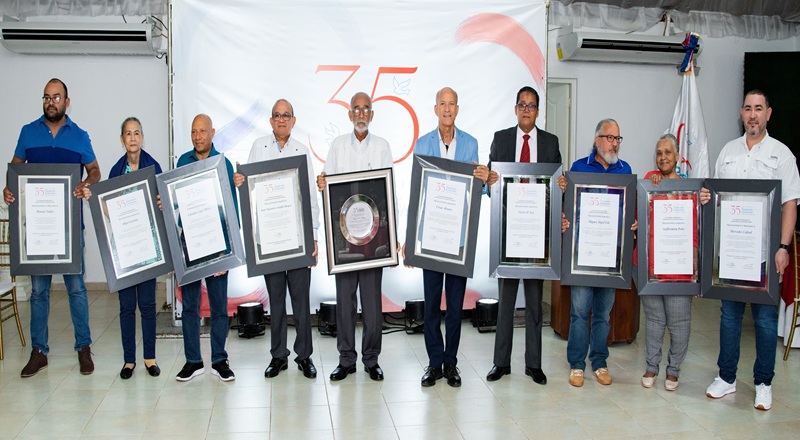 Reconocimientos entregados por Fundación Solidaridad.